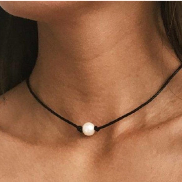 ‼️3/$30 Boho Single Pearl Choker Necklace - Picture 1 of 4